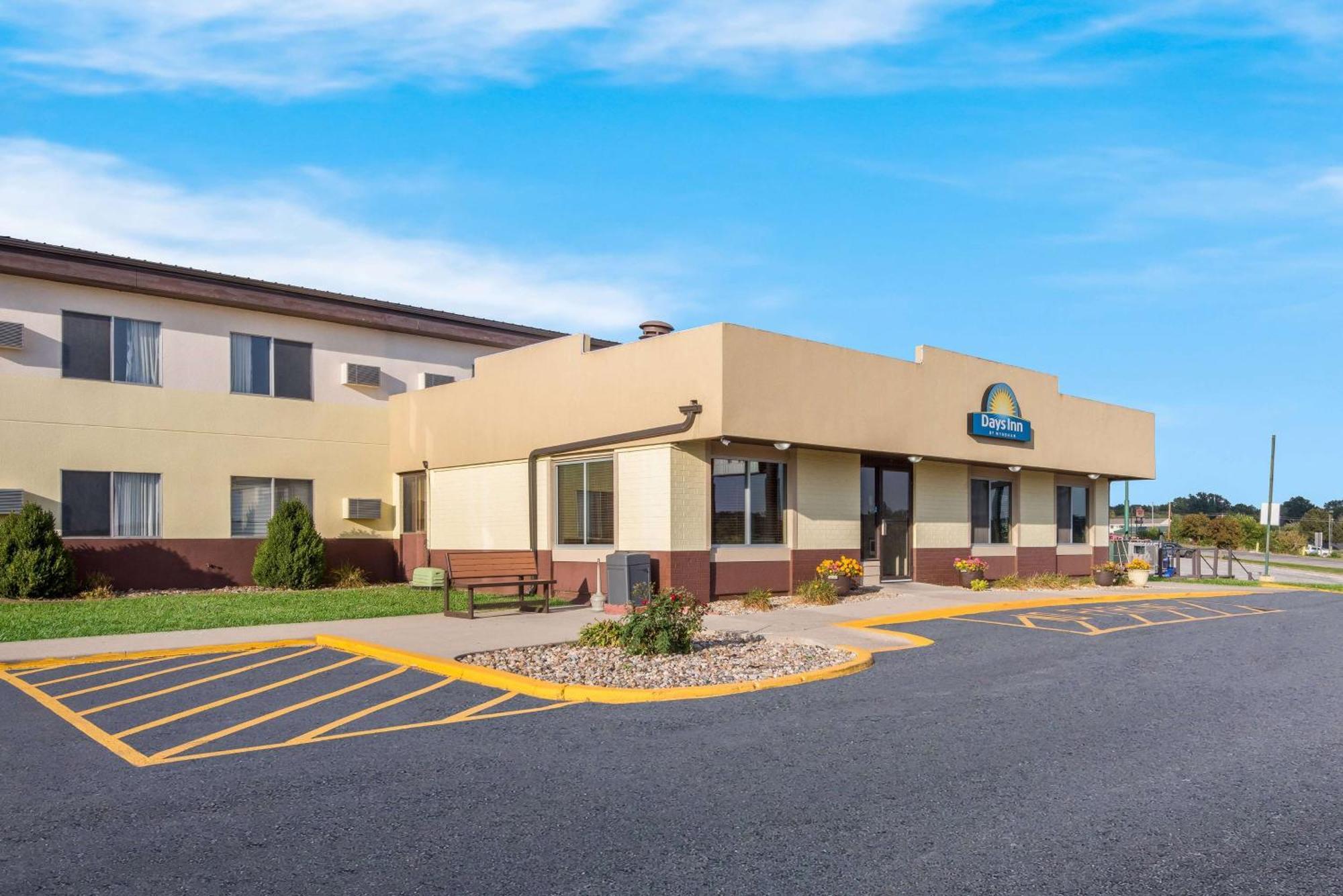 Days Inn By Wyndham Newton Eksteriør bilde